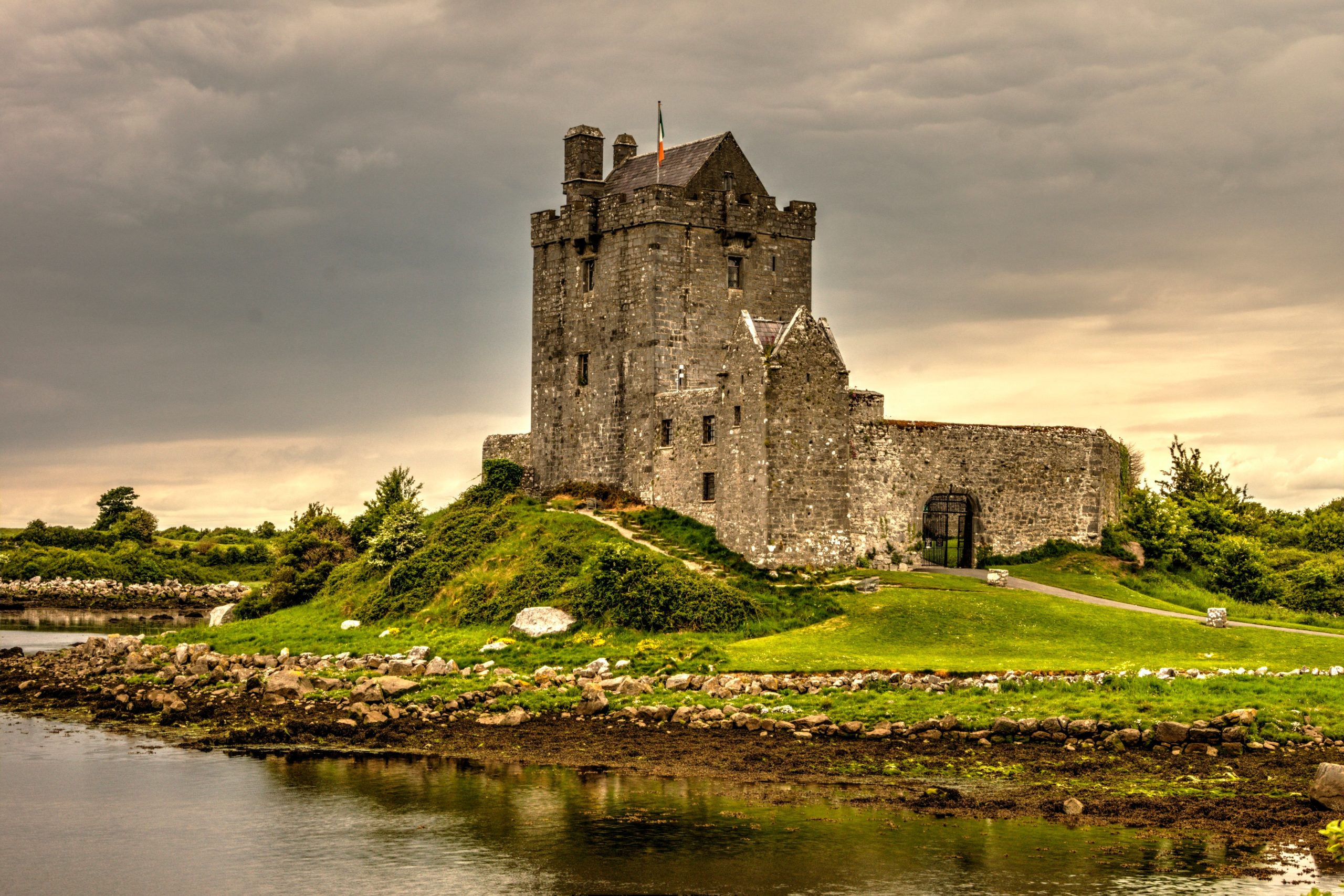 Hello World Featured Image